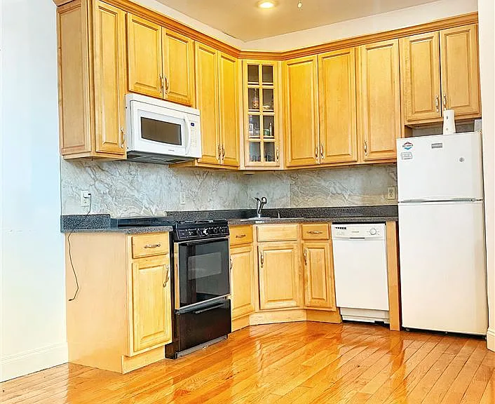 218 Newark Ave #1 — Photo 3