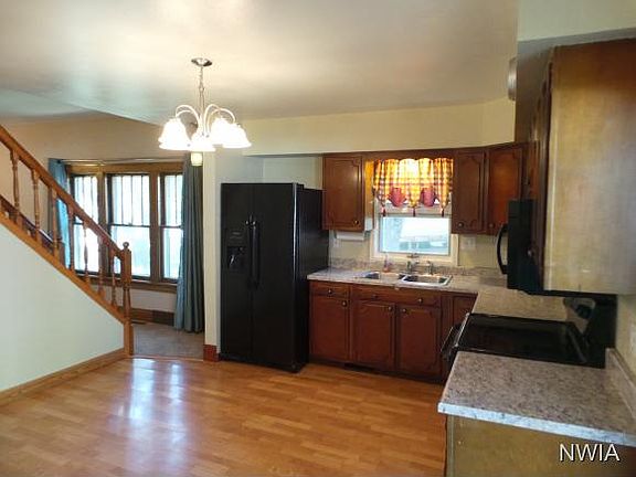 2nd image of 4207 Central St