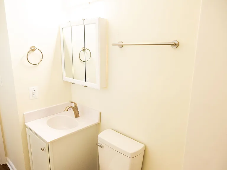 1102 Leonard St — Photo 11