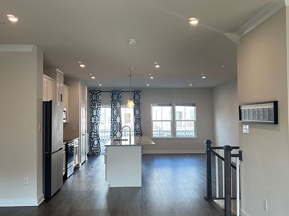 5th image of 272 Sugar Maple Sq #23