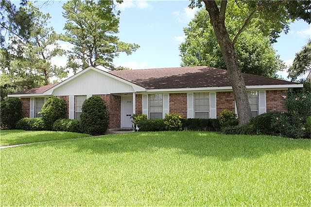2303 Sieber Dr. Corner Lot 4BR-2BTH-2GAR