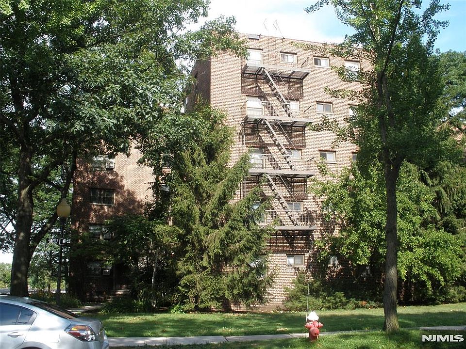1st image of 3021 Edwin Ave APT 4B