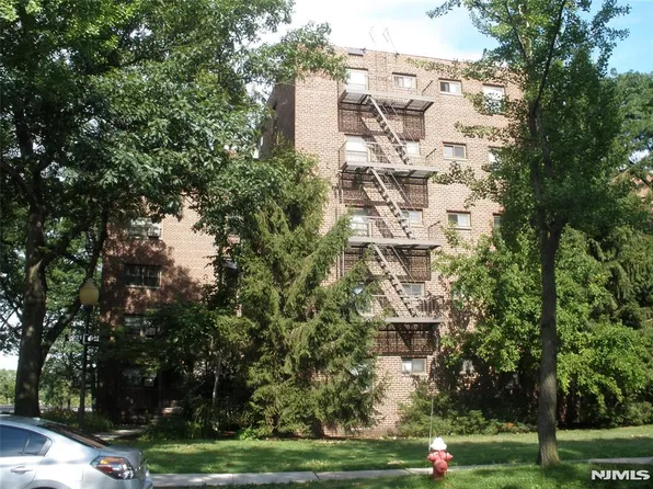 3021 Edwin Ave APT 4B, Fort Lee, NJ 07024
