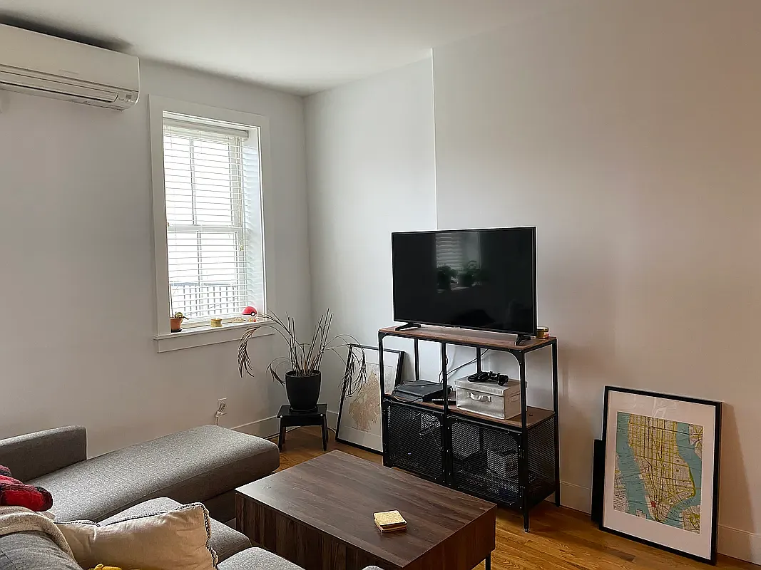 545 Clinton Street — Photo 3