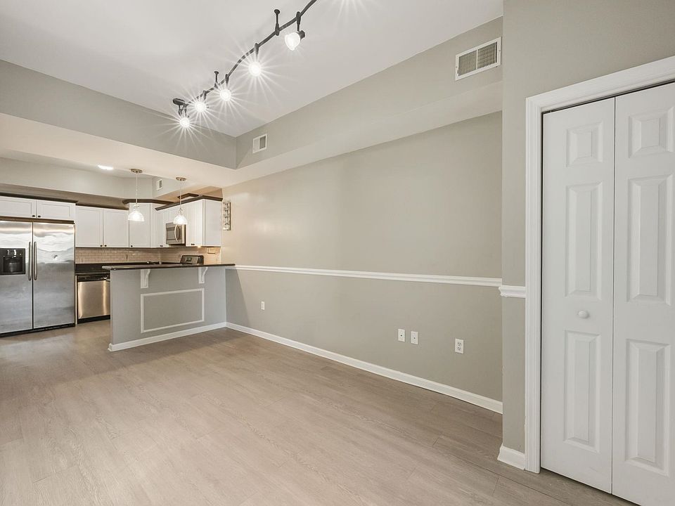 1st image of 258 Pine St APT 2R