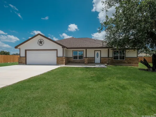 1020 County Road 4516, Castroville, TX 78009