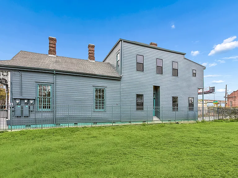 2050 Clio St — Photo 15