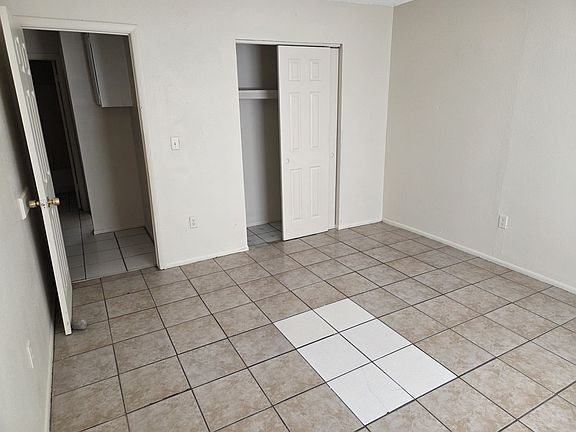 3rd image of 2860 E Roeser Rd APT 1