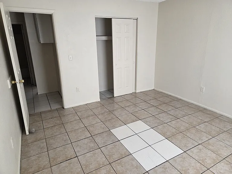 2860 E Roeser Rd #1 — Photo 3
