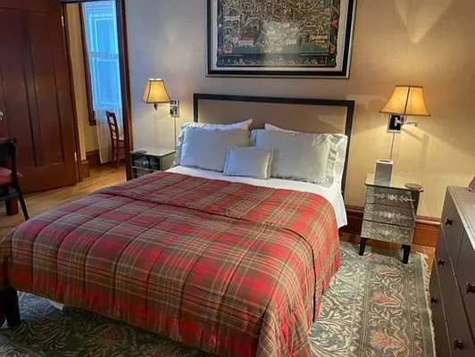 Rented by Susan Finkel, LREB | media 9