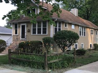 226 E Grantley Ave, Elmhurst, IL