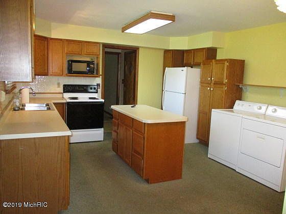 5th image of 2471 Lake St