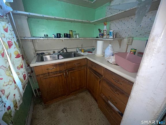 5th image of 279 Howard Avenue
