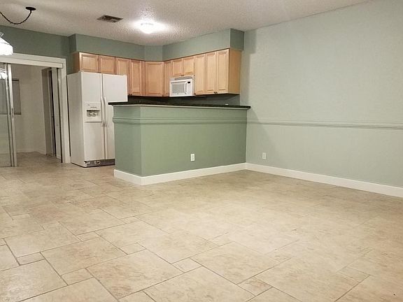 5th image of 2843 Duke Ln #112