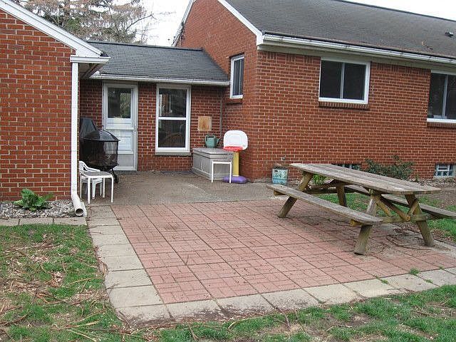 2nd image of 6760 Douglas Rd