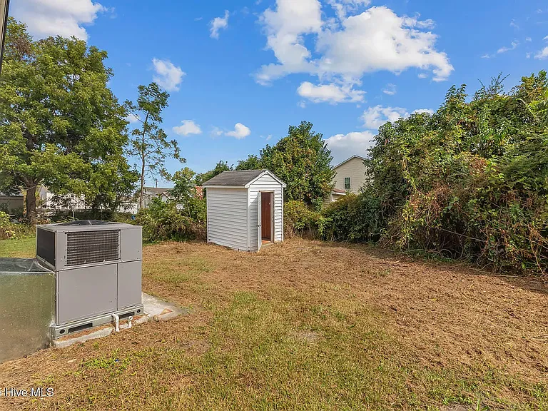 212 Lawson St — Photo 13