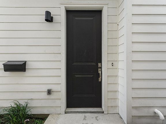 4th image of 3227 Real St #B
