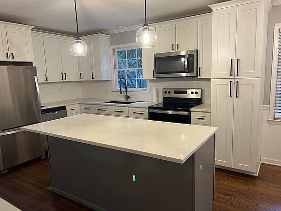 3rd image of 401 Vinecrest Dr