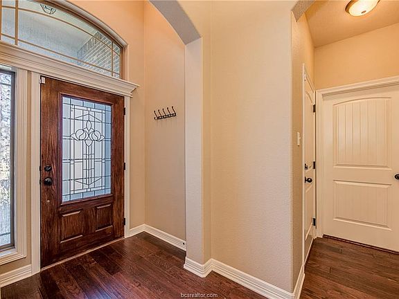 2nd image of 4006 Merlemont Ct