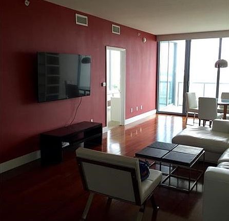 3rd image of 601 NE 36th St APT 804