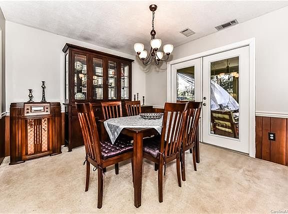 4th image of 4714 Carousel Dr