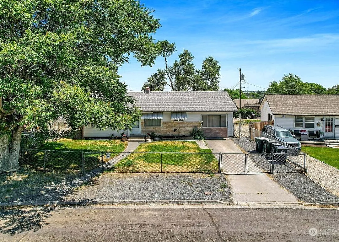 3 bed, 1118 sqft, $1,500 — Photo 1