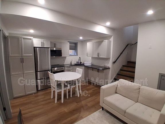 5th image of 214 Windemere Ave S
