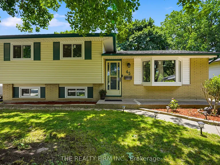 45 Amy Cres — Photo 2