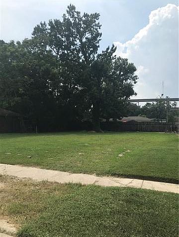 1st image of 924 Wiegand Dr