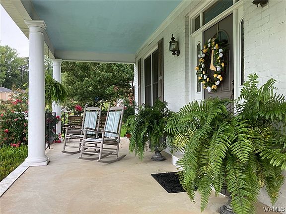 3rd image of 5642 Honeysuckle Ln