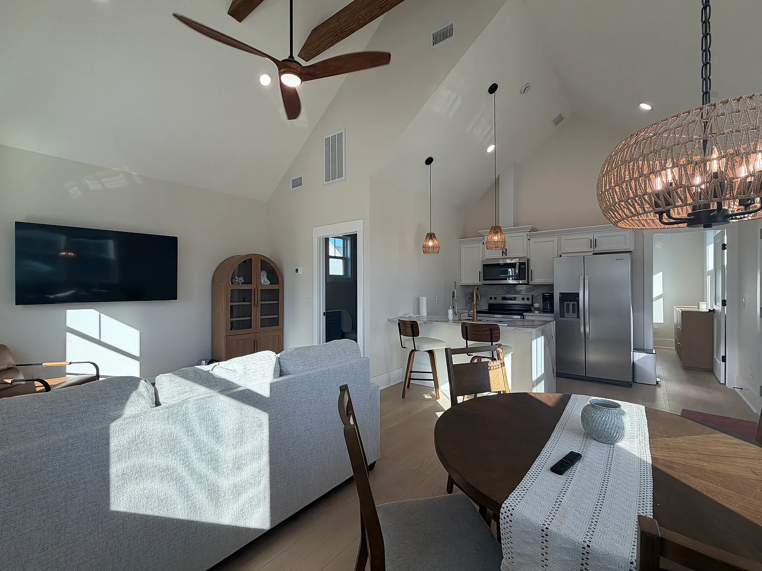 1 bed, 640 sqft, $2,150 — Photo 2