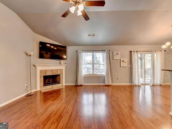 4th image of 1605 Jessica Ln