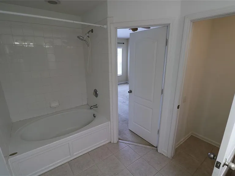 4866 Pond Ridge Dr — Photo 29