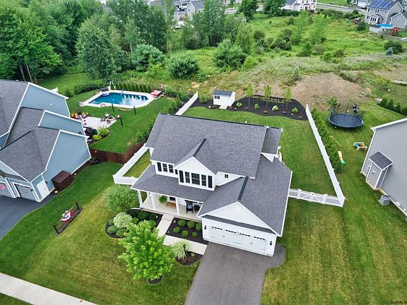 2nd image of 26 Maiden Cir