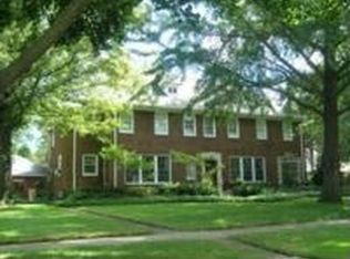 128 Lewiston Rd, Grosse Pointe Farms, MI 48236