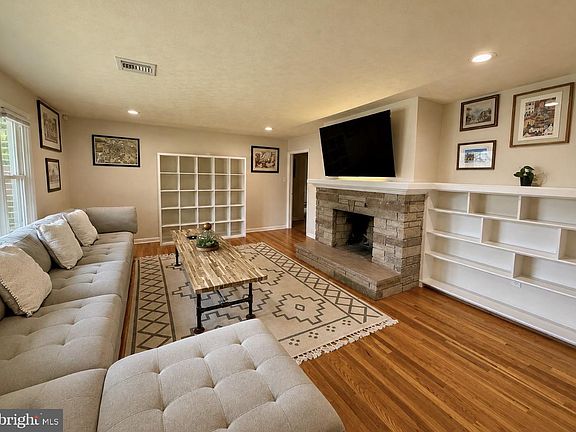 5th image of 1039 Midland Ave