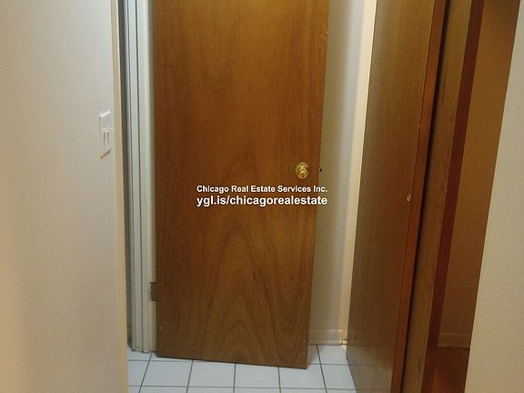 2nd image of 722 W Diversey Pkwy APT 201