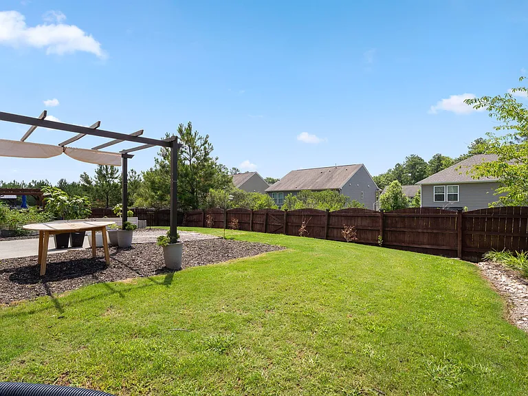 855 Ember Dr — Photo 2