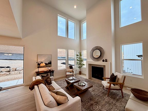 3rd image of 5948 N Canyon Rim Rd #617