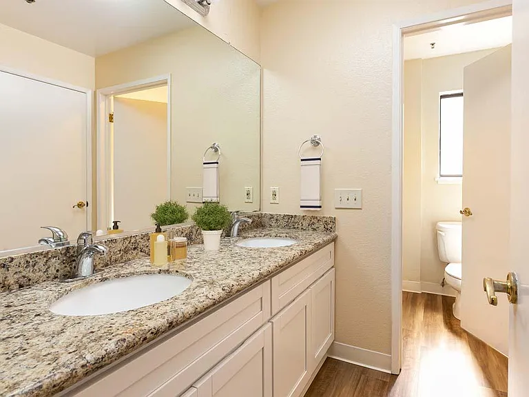 Dry Creek Apartments — Photo 45