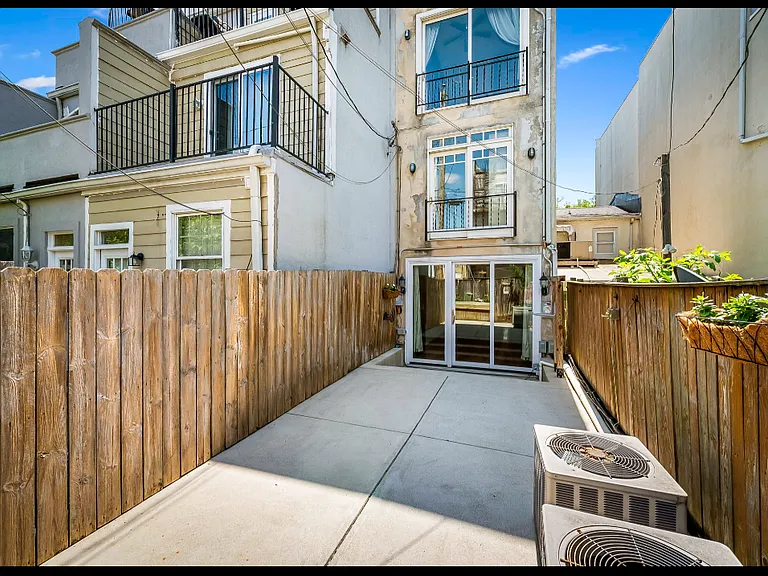 1346 Towson St — Photo 31