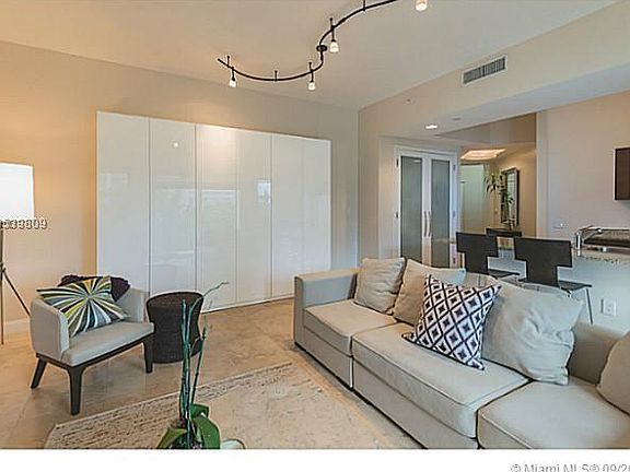 4th image of 20000 Country Club Dr APT 701