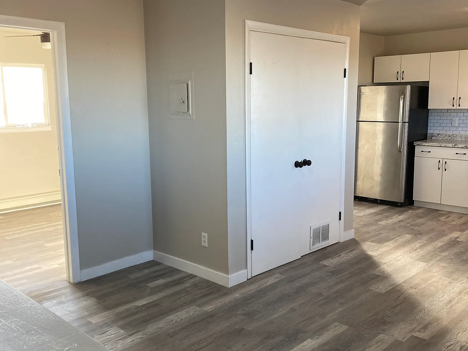 Remodeled 2 bedroom apartment — Photo 2