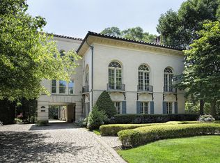 166 Abingdon Ave, Kenilworth, IL 60043