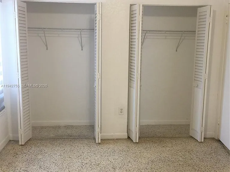 142 SW 18th Ave #19 — Photo 8