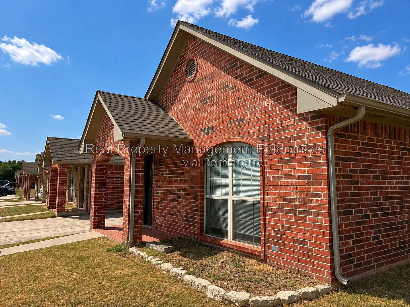 3 bed, 2.0 bath, 1633 sqft, $1,625 — Photo 3