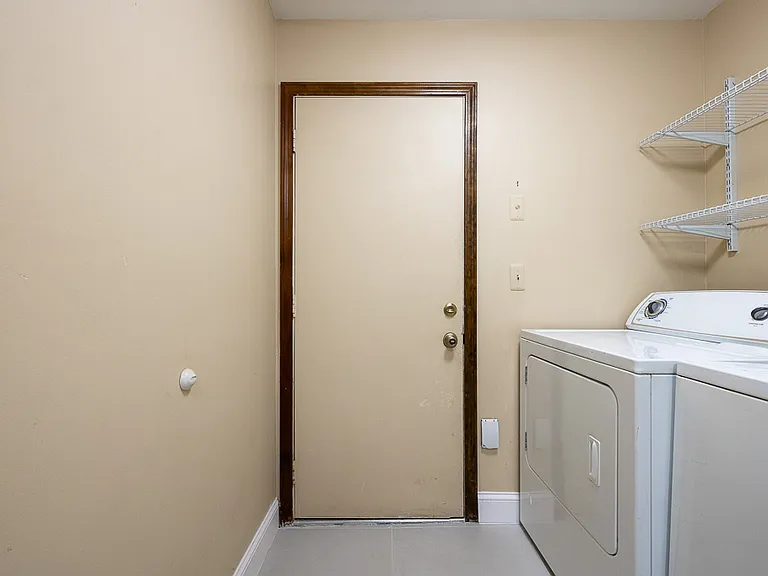 6275 Fairbrook Ct — Photo 9