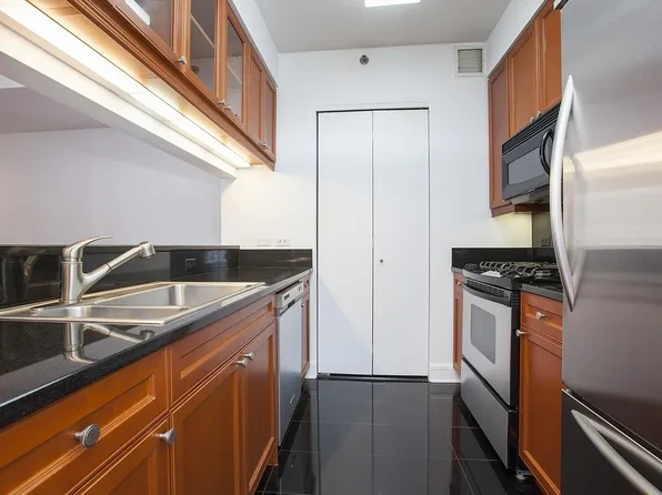 220 Riverside Boulevard image 5 of 11