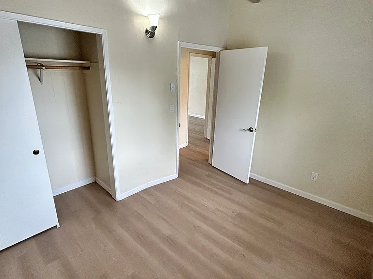 582 Mariposa Ave #5 — Photo 11