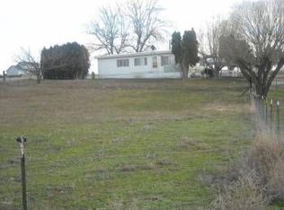 850 Clark Rd, Wapato, WA 98951